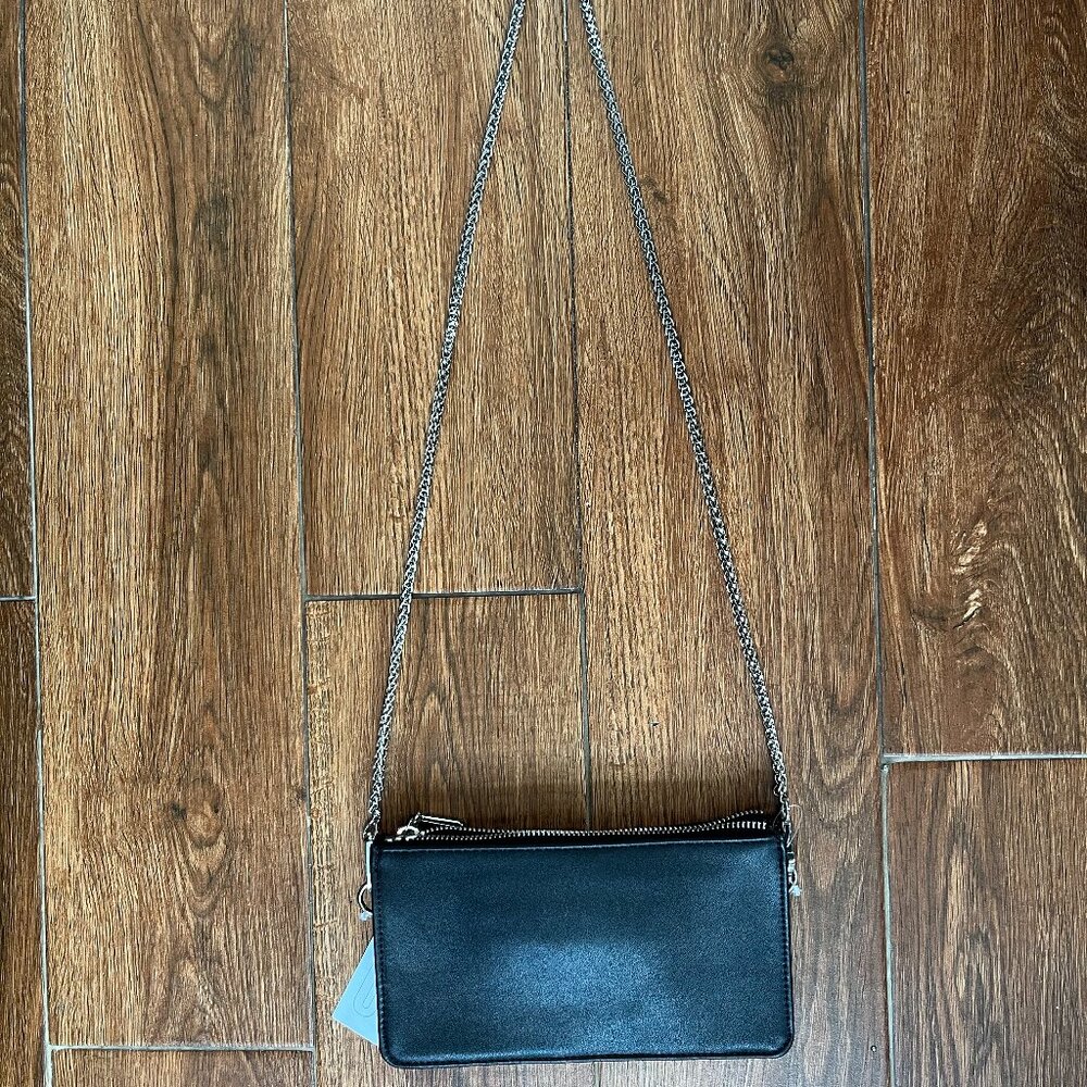 URBAN OUTFITTERS sleek crossbody -NWT
